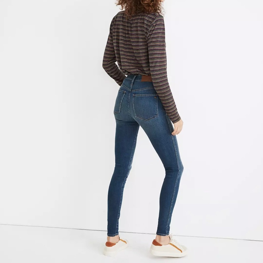 Petite 10" High-Rise Roadtripper Supersoft Jeans in Playford Wash